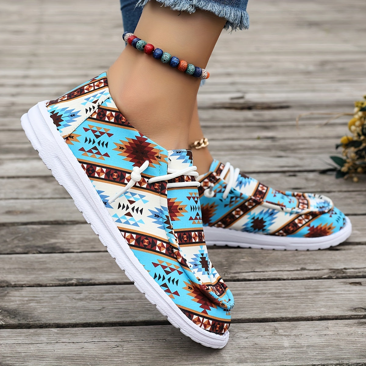 Women's Geometric Pattern Lace-Up Canvas Sneakers