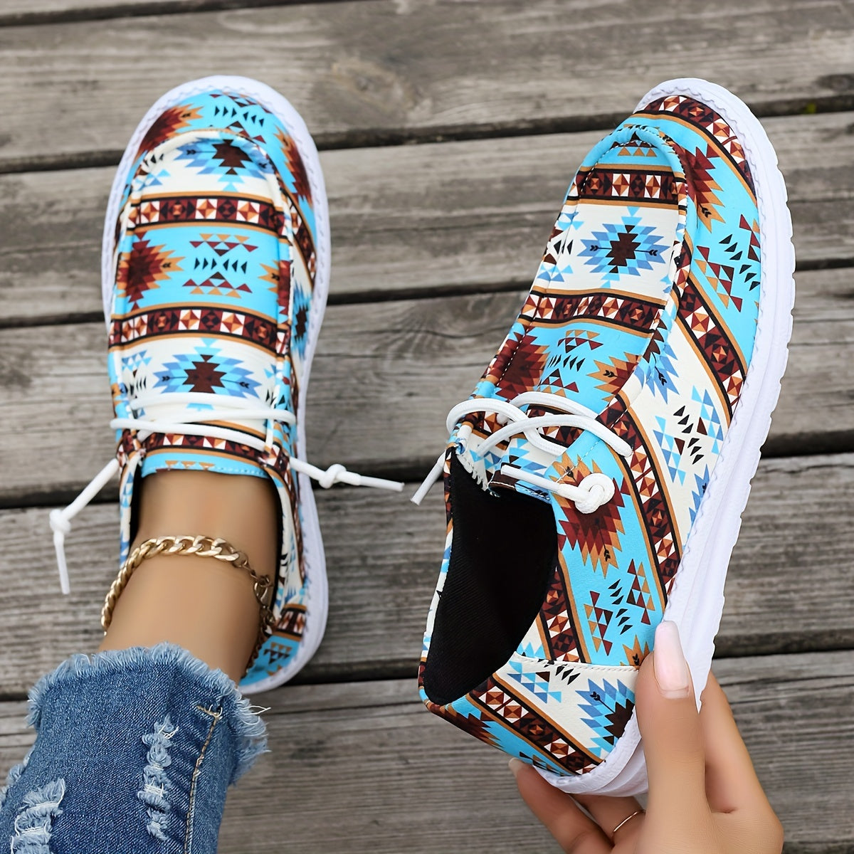 Women's Geometric Pattern Lace-Up Canvas Sneakers